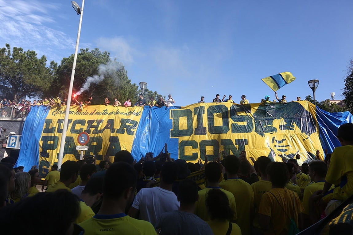 Así fue la bienvenida al Cádiz