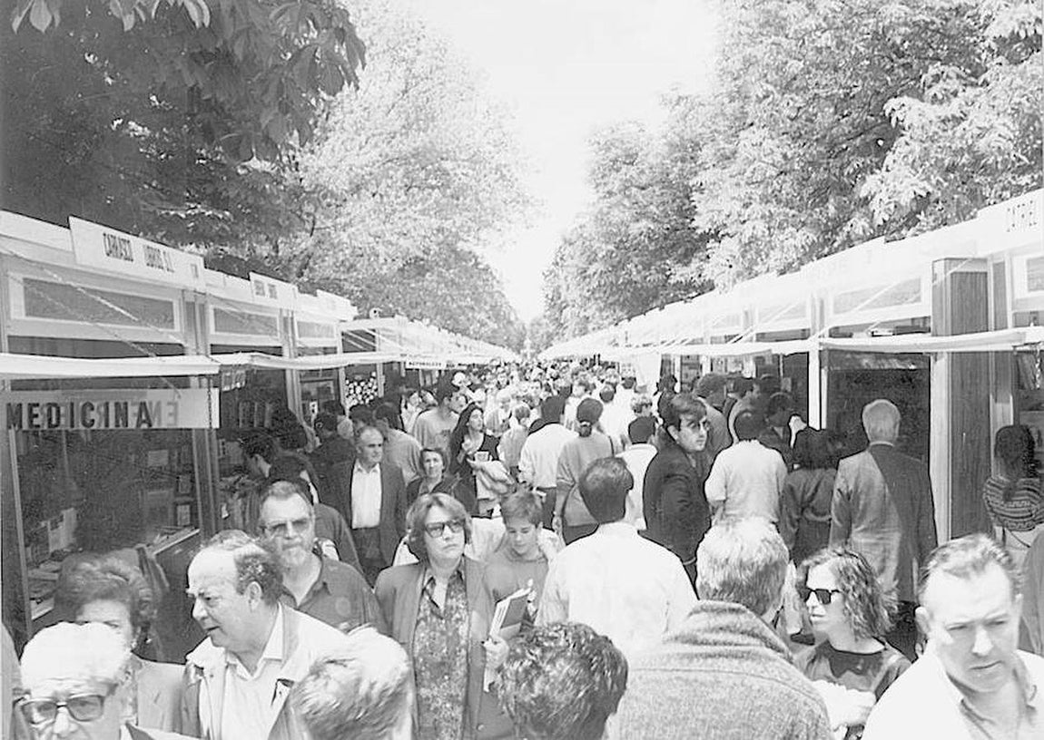 En 1997, ya en El Retiro, la feria presentaba un aspecto más convencional. 
