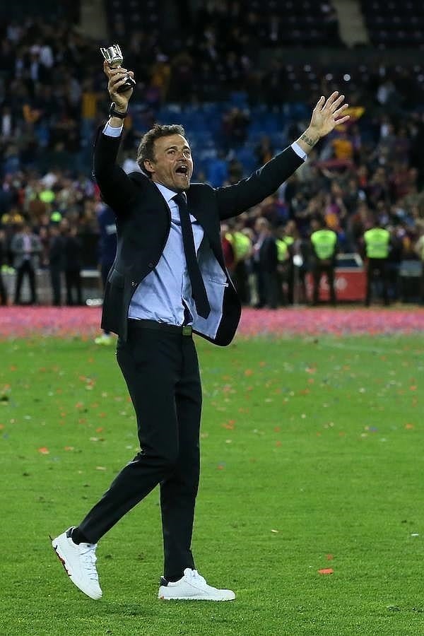 Luis Enrique, tras recibir la réplica de la copa