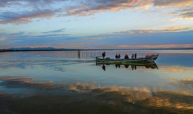 Día Europeo de los Parques: 24 de mayo. El jurado ha concedido el segundo premio a esta instantánea, titulada «El ocaso», tomada en el Parque Natural de La Albufera de Valencia (Comunidad Valenciana)