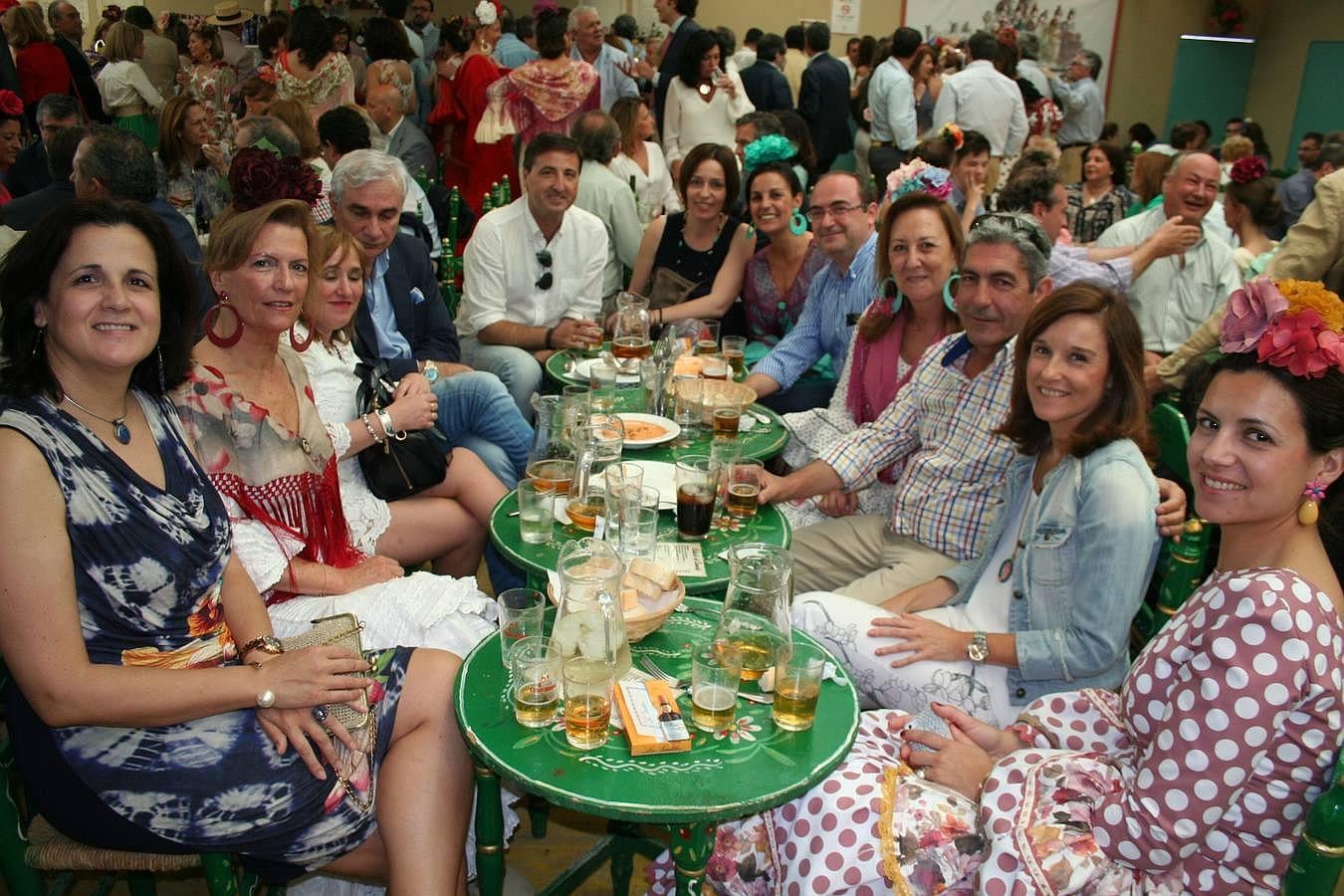 En imágenes, el martes de Feria en las casetas del Real