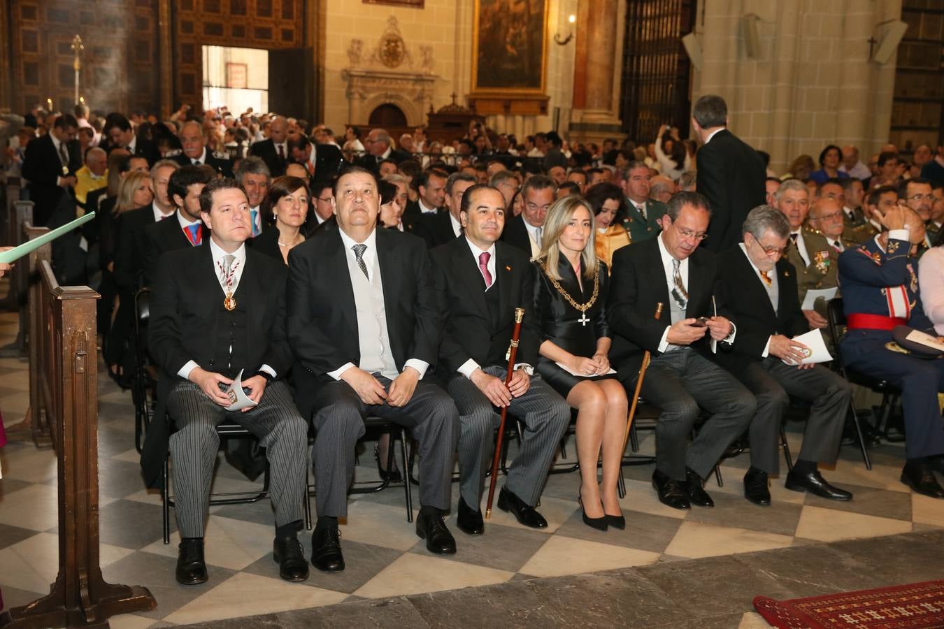 Los políticos, durante la misa. 