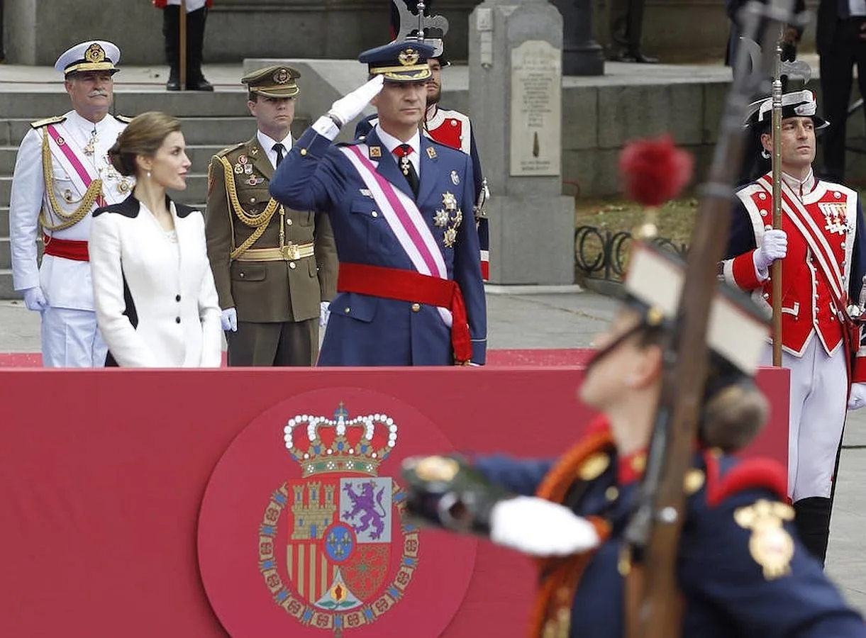 Los Reyes han presidido el desfile del Día de las Fuerzas Armadas. 