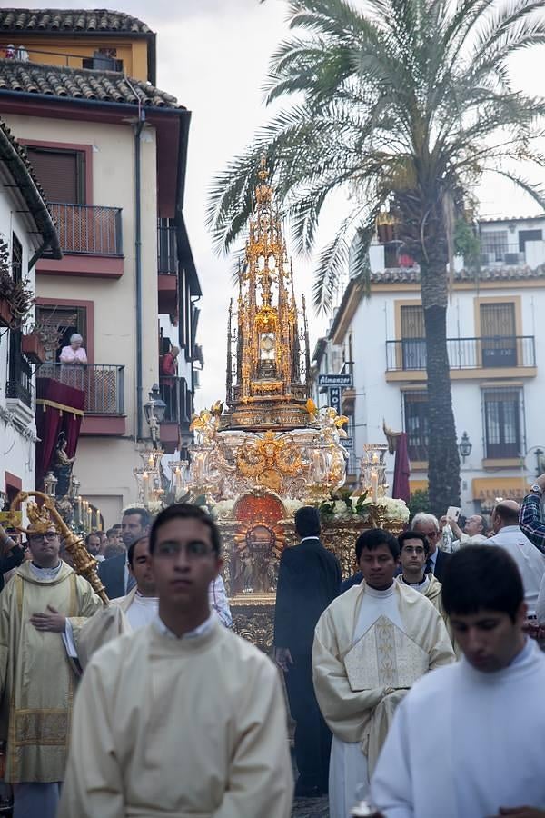 La procesión del Corpus Christi recorre las calles de Córdoba