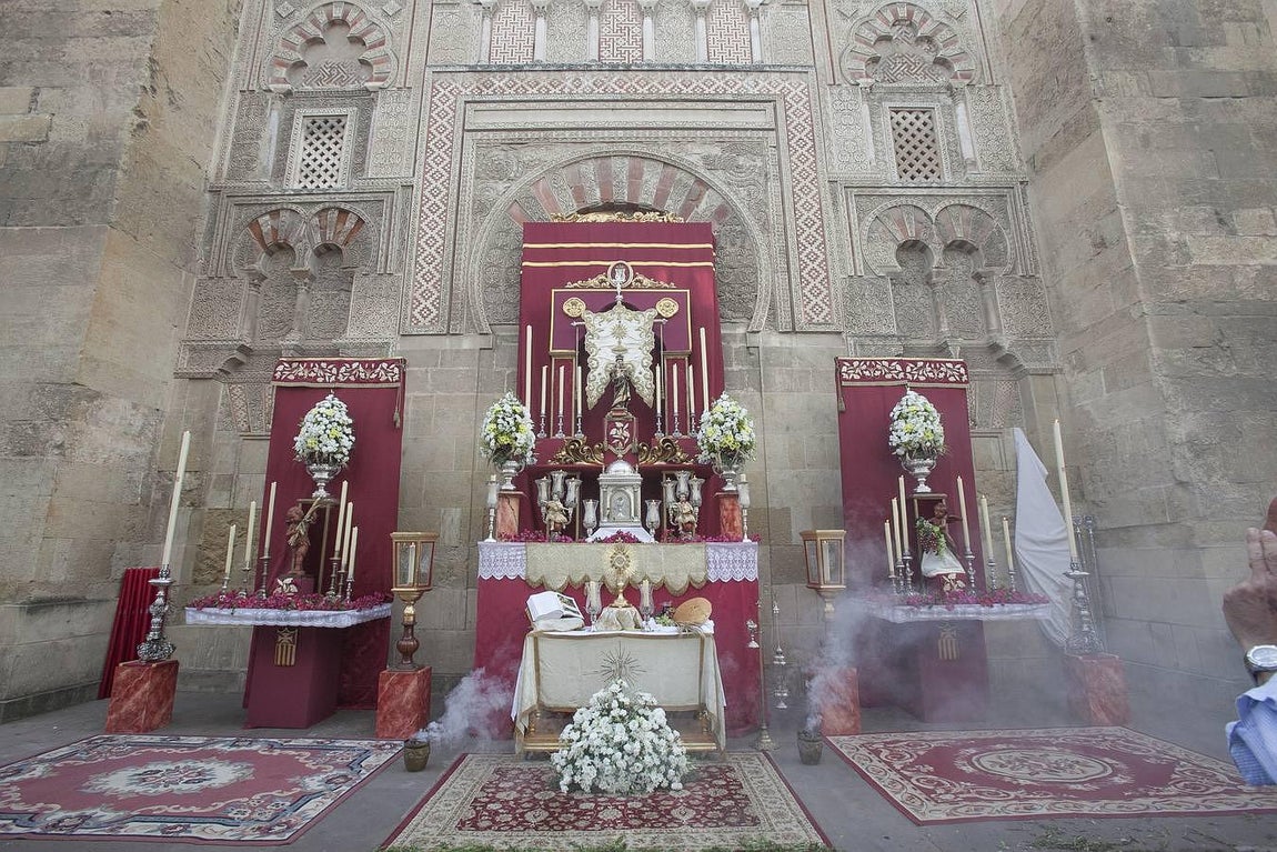 La procesión del Corpus Christi recorre las calles de Córdoba