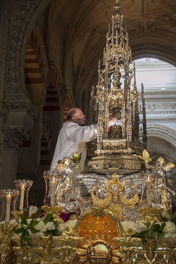 La procesión del Corpus Christi recorre las calles de Córdoba