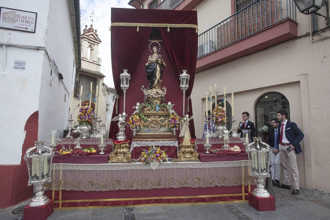 La procesión del Corpus Christi recorre las calles de Córdoba