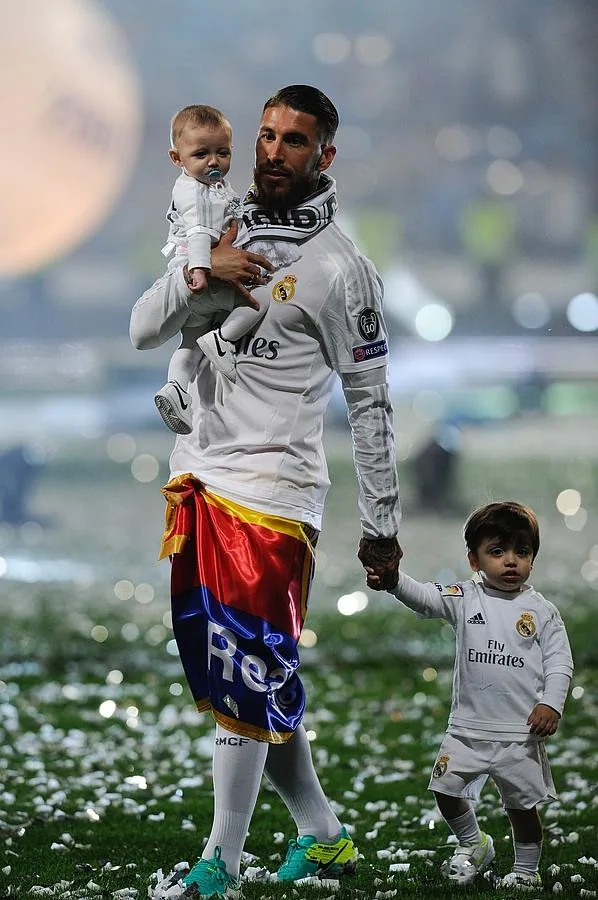 El futbolista español, Sergio Ramos y sus dos hijos, Marco y Sergio