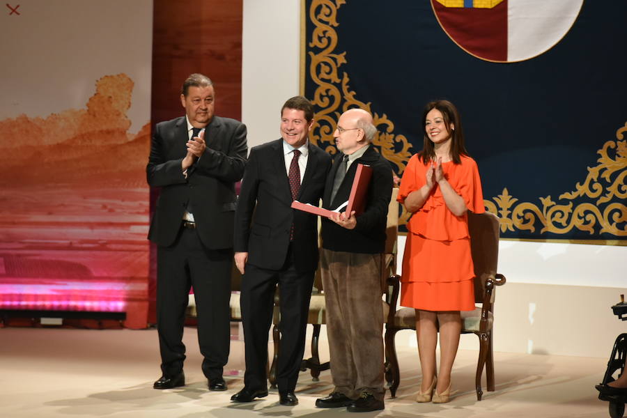 Placa al Mérito a los palentólogos del Mueso de Palenteología de Castilla-La Mancha