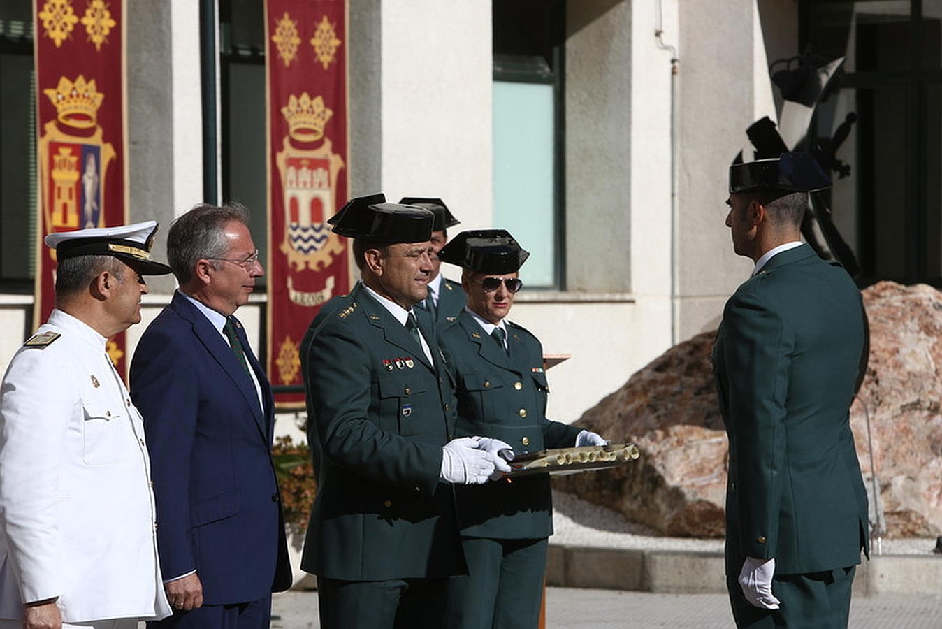 Las imágenes del acto en Cádiz del 172 aniversario de la fundación de la Guardia Civil