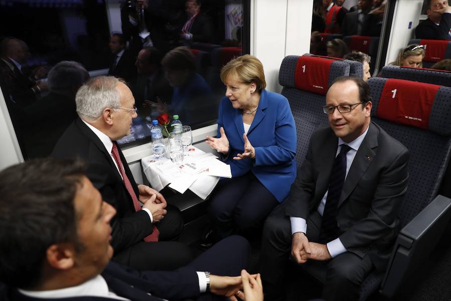 Merkel, Hollande, Renzi y Schneider-Ammann en el viaje inaugural. 