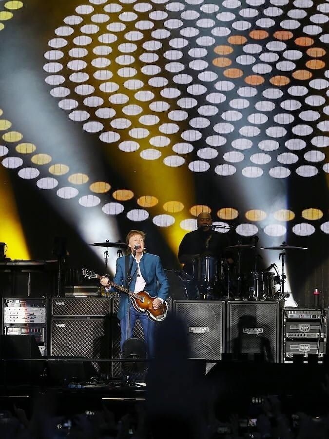 Paul McCartney sobre el escenario. 