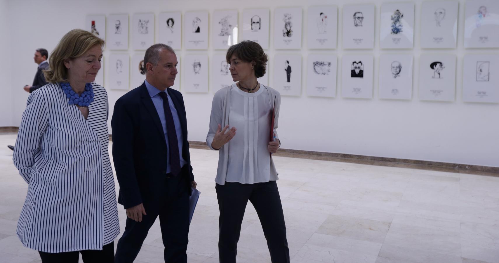 La ministra de Medio Ambiente, Isabel García Tejerina, junto a Catalina Luca de Tena y José Ramón Alonso, durante su asistencia al Foro del Agua en ABC. 