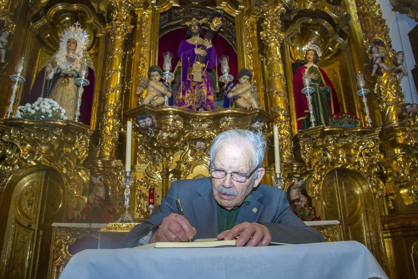 Los alcaldes de Cádiz de la democracia, con el Regidor Perpetuo