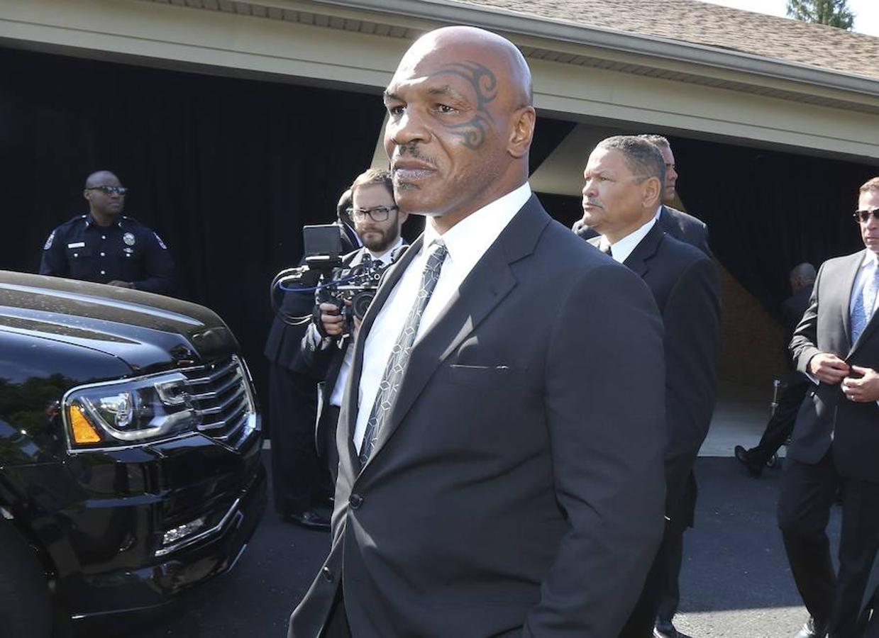 Mike Tyson también ha asistido al funeral. 