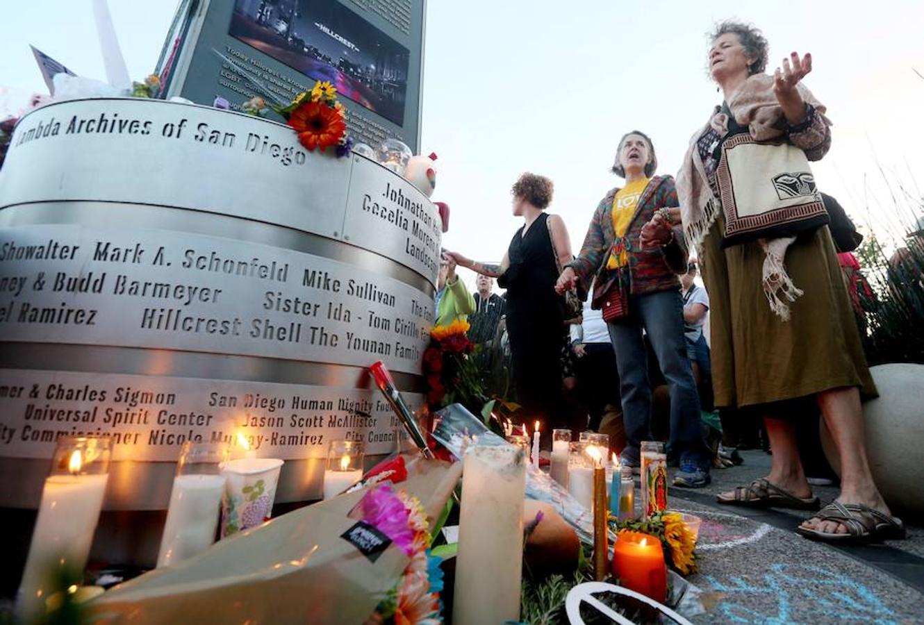 Homenaje en Orlando, donde los vecinos han rezado por los fallecidos. 