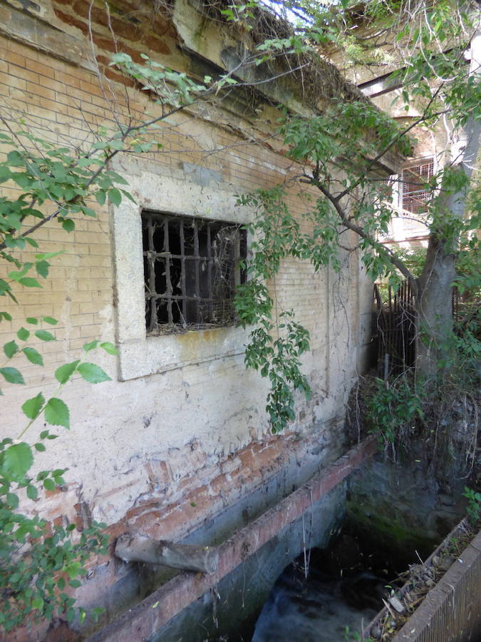Entrada del agua al origen del canal. Foto Rafael del Cerro. 