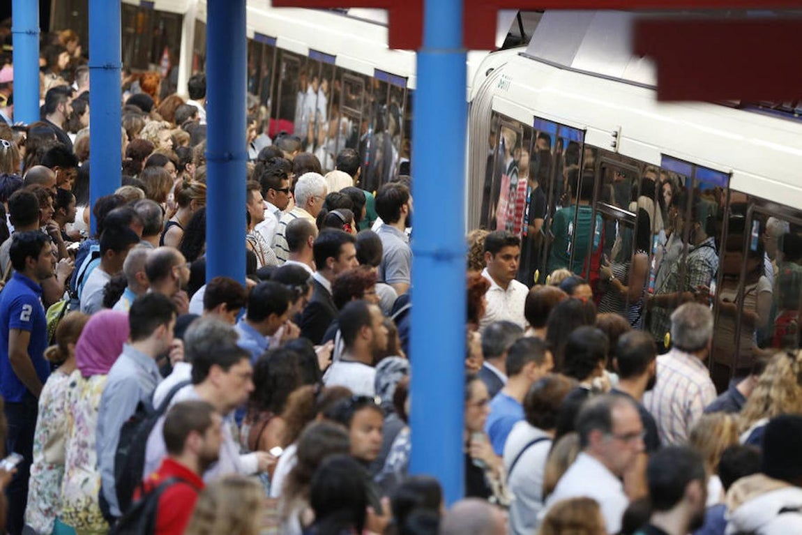 8. Estado de los andenes de la estación de Metro de Príncipe Pío, esta mañana
