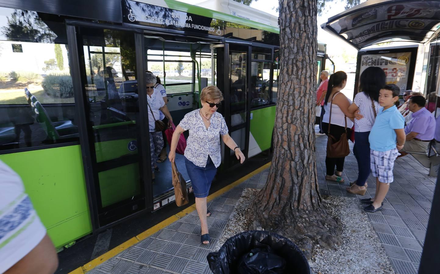 El primer día de huelga de Aucorsa, en imágenes