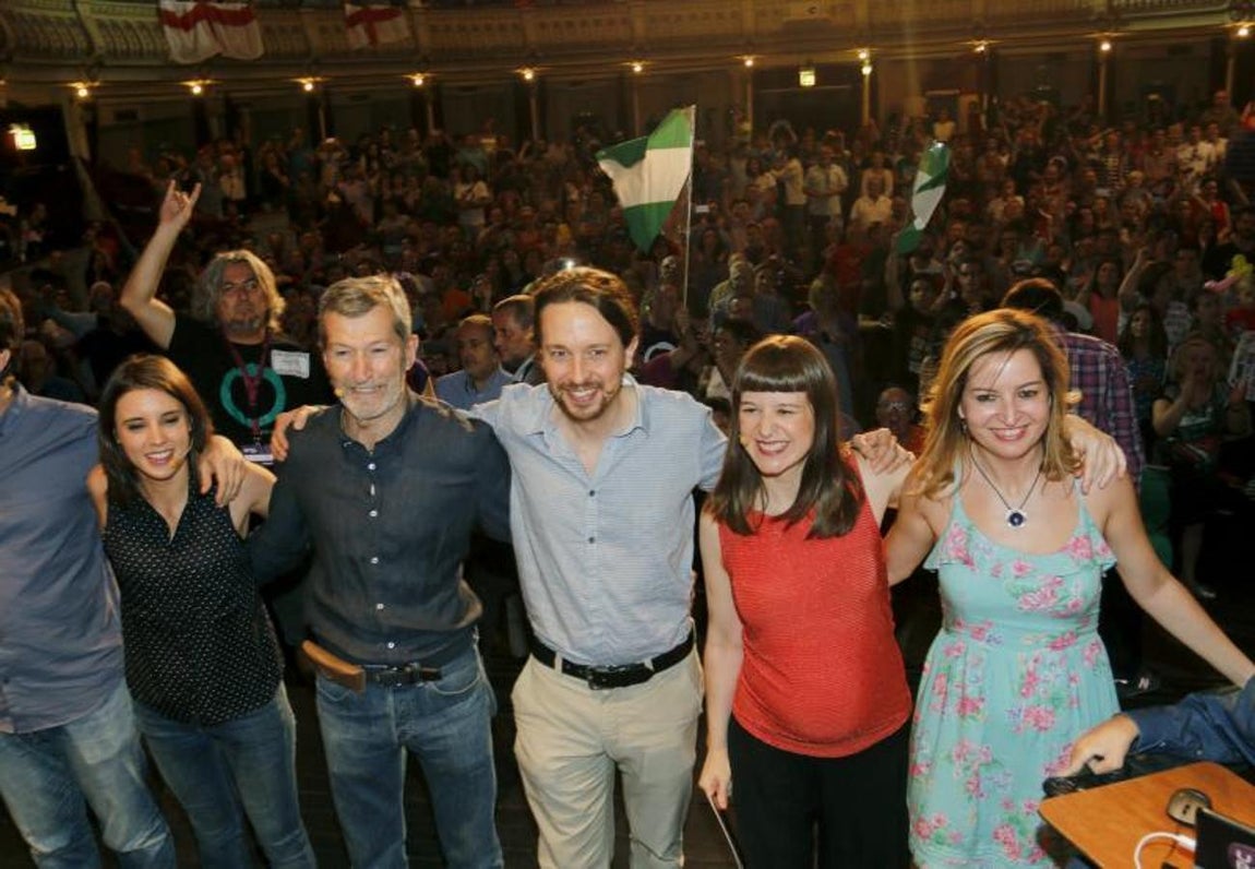 Irene Montero, candidata al Congreso por Madrid, Julio Rodríguez, candidato al Congreso por Almería, el candidato a la presidencia del Gobierno de Unidos Podemos, Pablo iglesias, Lucía Ayala, diputada de Podemos en el Parlamento de Andalucía, y Carmen Lizarraga, presidenta del grupo parlamentario de Podemos Andalucia. 