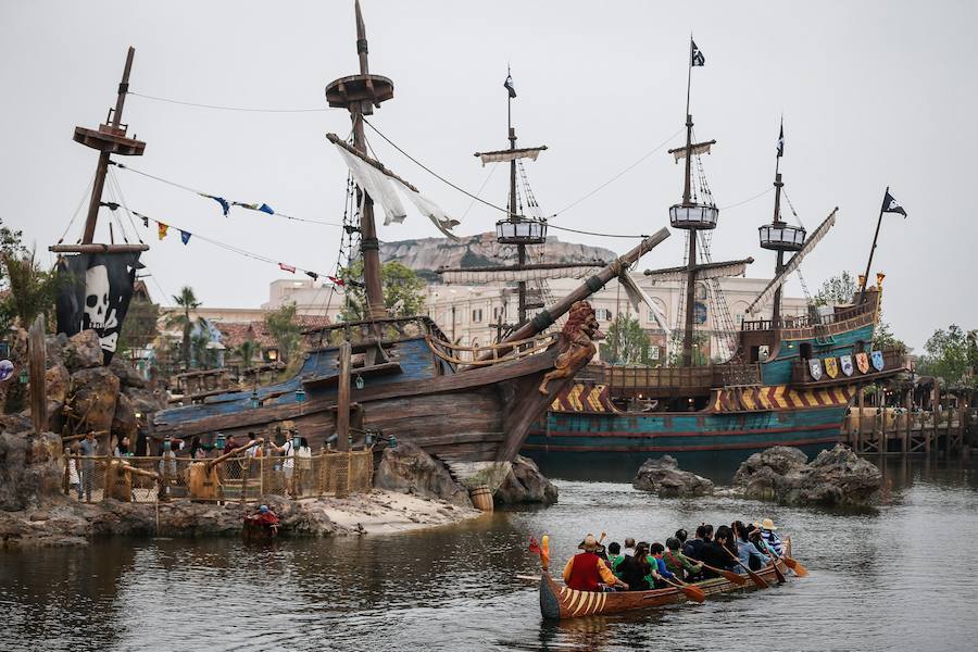 Atracciones clásicas de Disney. Las atracciones de piratas son un clásico que no falta en China