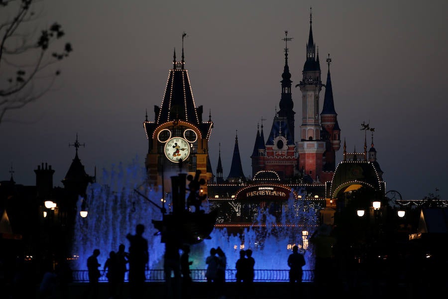 1,16 kilómetros de parque. La inversión para esta primera fase -de 5.500 millones de dólares- incluye 1,16 kilómetros cuadrados de parque en sí, 2,74 más para aparcamientos y zonas de hostelería, y otros 3 ya adjudicados para futuras ampliaciones del recinto