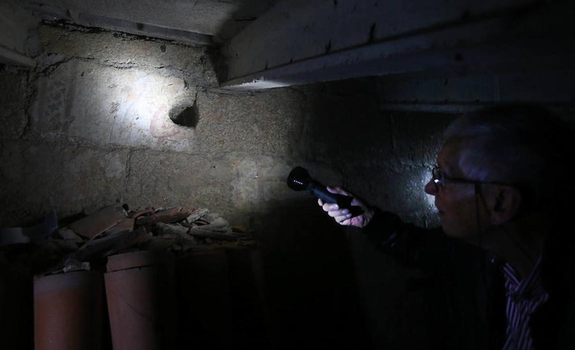 Han aparecido restos de policromía en los lienzos del viejo recinto. 