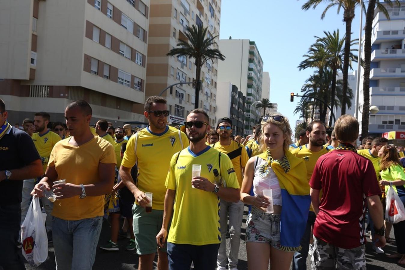 FOTOS: Espectacular recibimiento de la afición al Cádiz CF