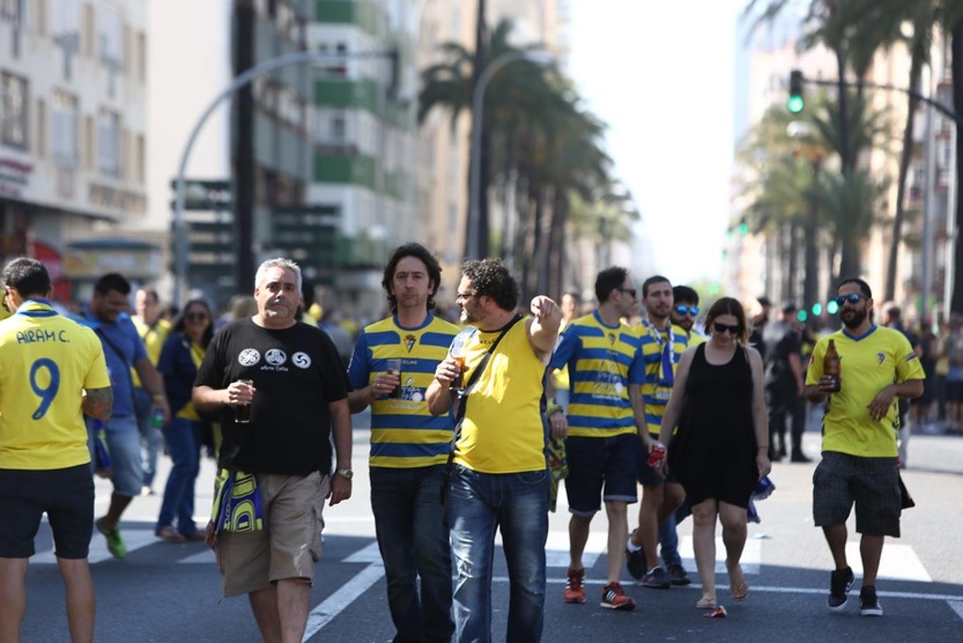 FOTOS: Espectacular recibimiento de la afición al Cádiz CF