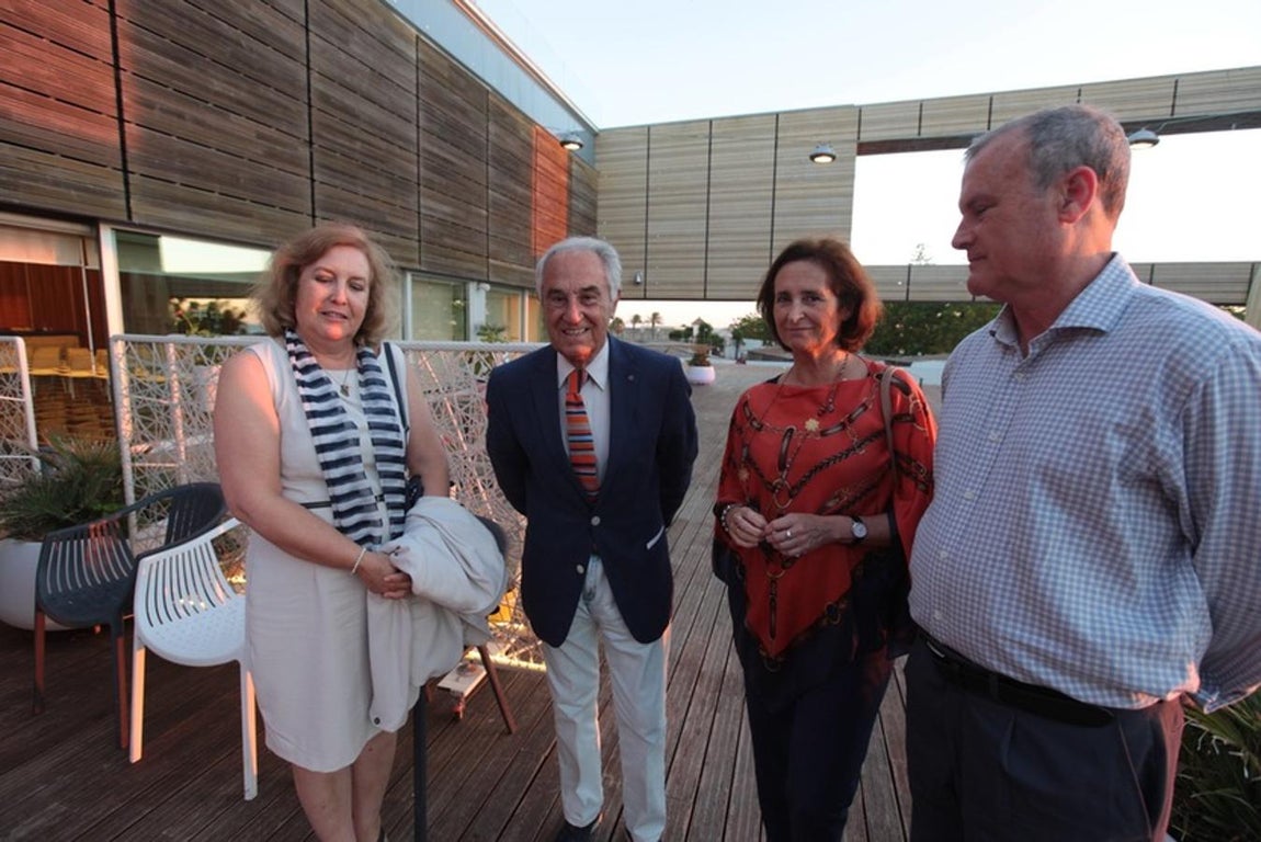 Las imágenes de la charla de José María Carrascal y Juan Fernández Miranda en el ciclo &#039;Cádiz Futuro&#039;