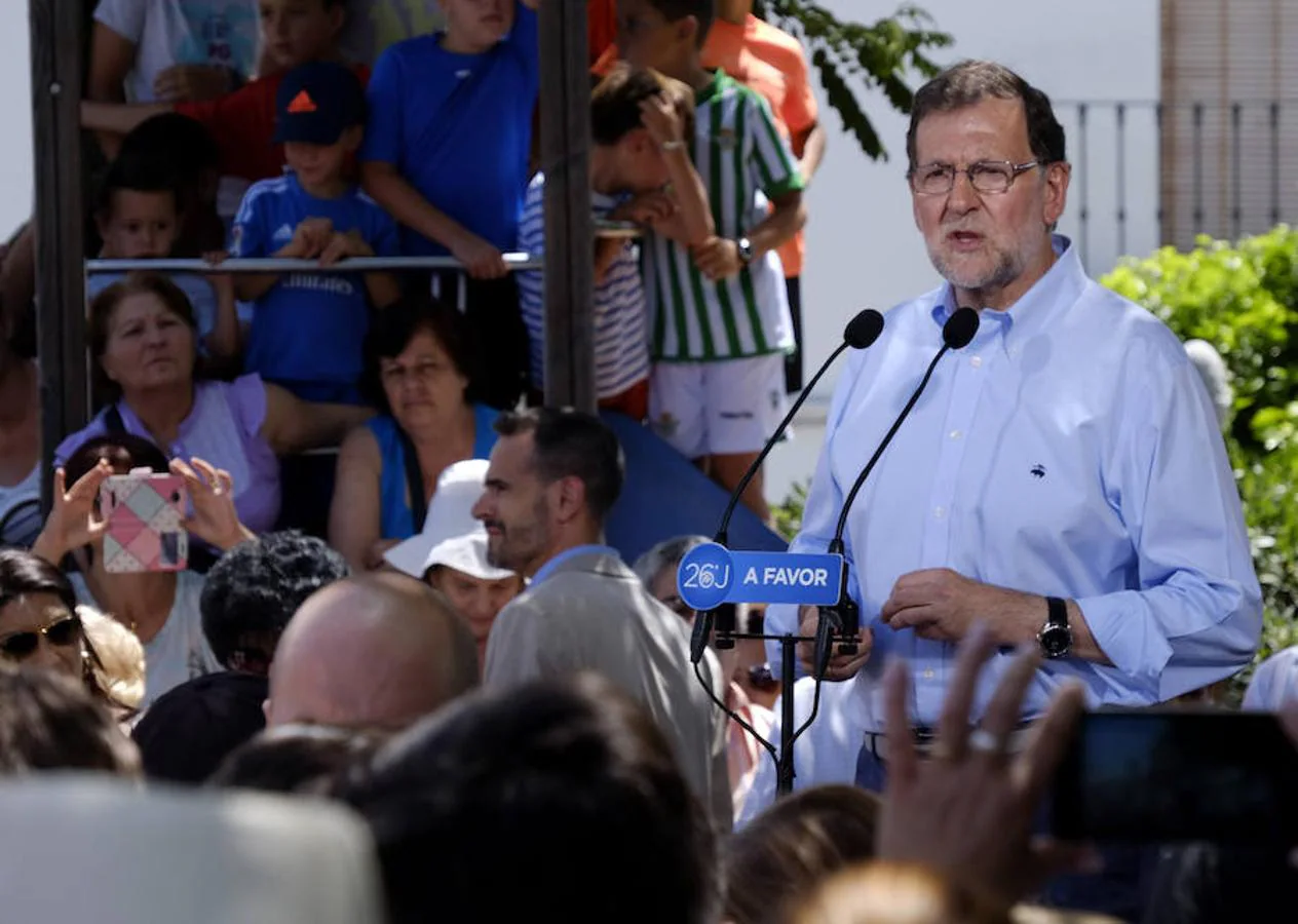 Rajoy durante su intervención en un acto en Santa Olalla del Cala, en Huelva.