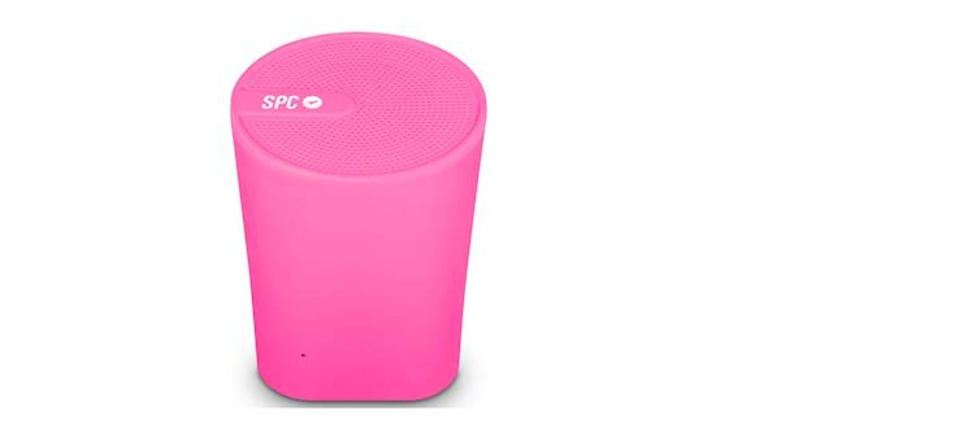 Nano Speaker. Los altavoces portátiles se han convertido en dispositivo de audio revolucionarios, gracias a su facilidad para transportarlos. Este modelo, compacto, posee un alcance de hasta 15 metros. Está disponible en divertidos colores (rosa, azul y blanco), cuenta con conectividad Bluetooth y proporciona 3 horas de autonomía. Precio: 16.90 euros