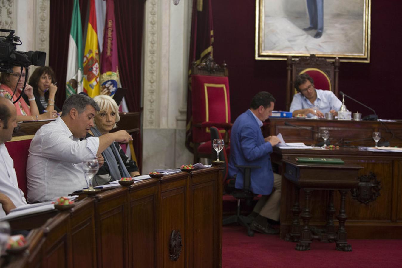 FOTOS: Las imágenes del Pleno de este viernes en el Ayuntamiento de Cádiz