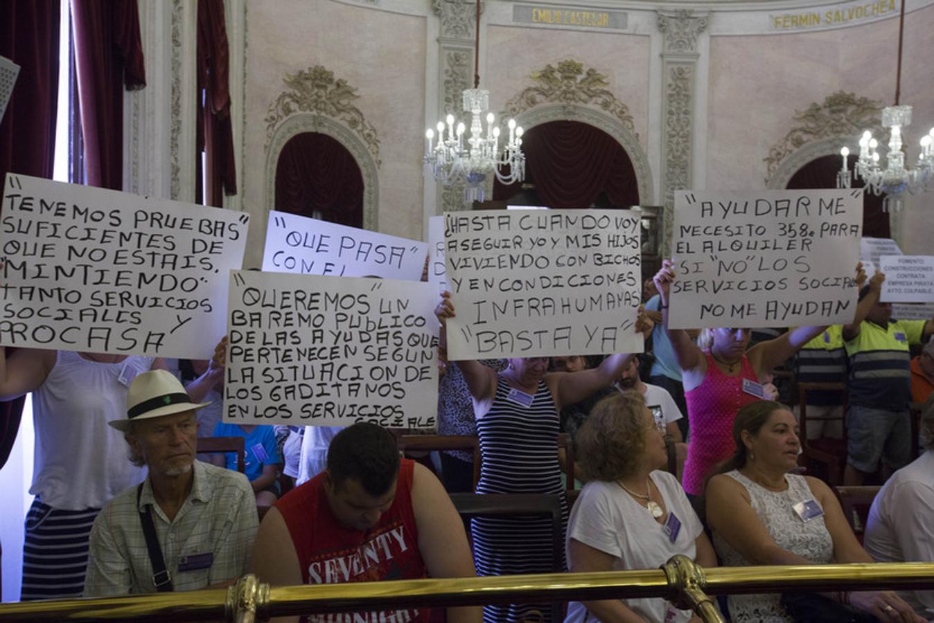 FOTOS: Las imágenes del Pleno de este viernes en el Ayuntamiento de Cádiz