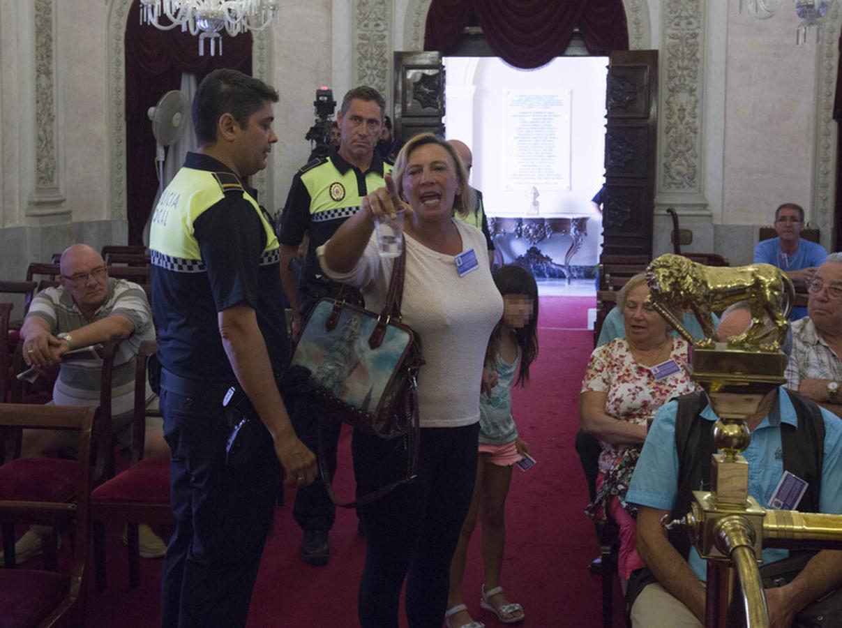 FOTOS: Las imágenes del Pleno de este viernes en el Ayuntamiento de Cádiz