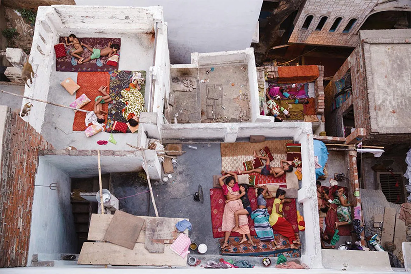 People: Rooftop dreams, Varanasi