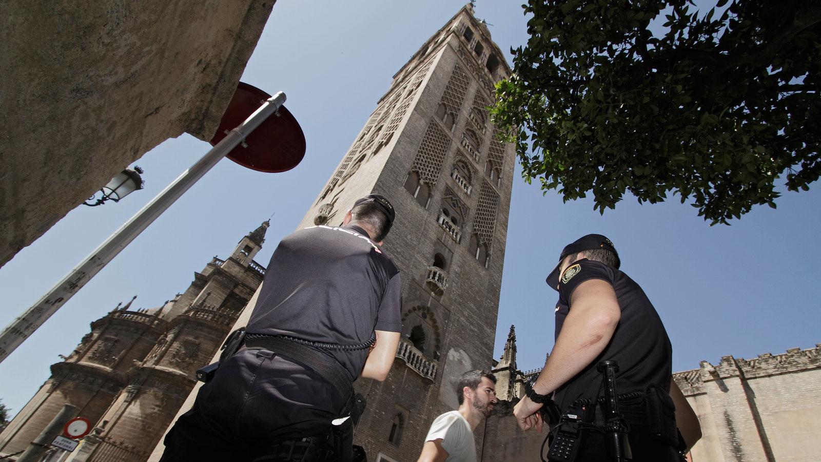 La Policía toma Sevilla ante la llegada de Barack Obama