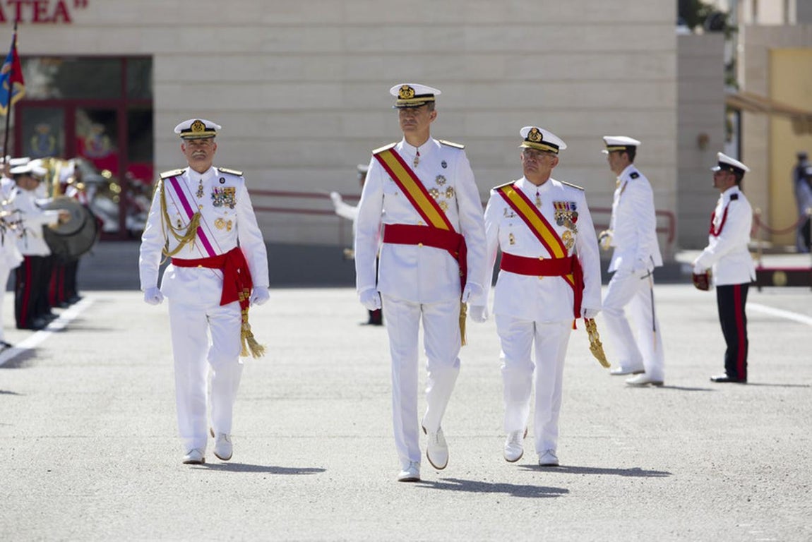 Felipe VI entrega en San Fernando los Reales Despachos