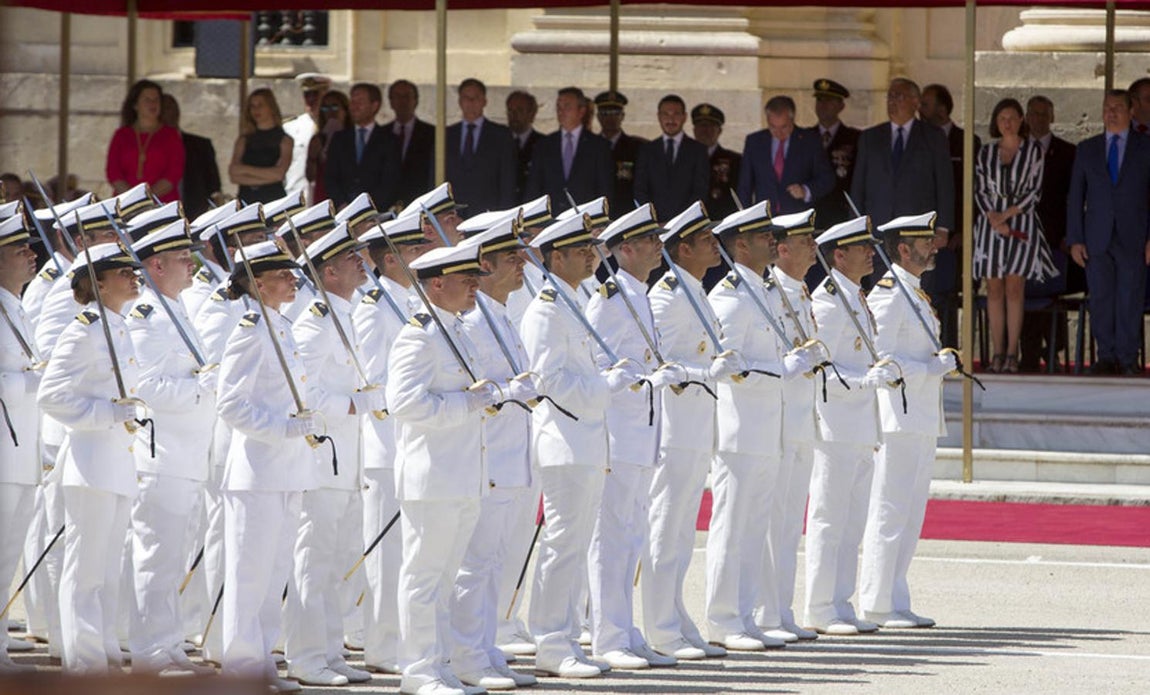 Felipe VI entrega en San Fernando los Reales Despachos