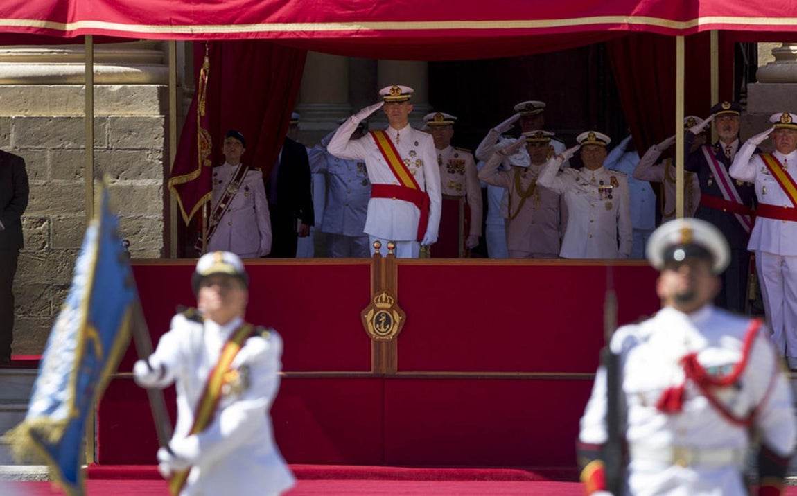 Felipe VI entrega en San Fernando los Reales Despachos