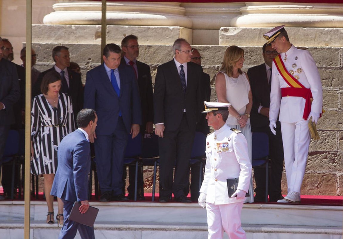 Felipe VI entrega en San Fernando los Reales Despachos