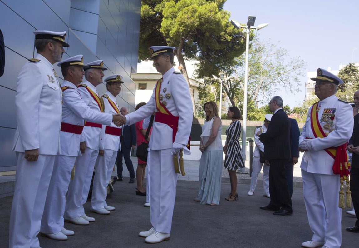 Felipe VI entrega en San Fernando los Reales Despachos