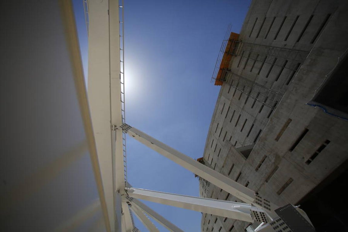 9.. El anillo se está montado sobre el terreno en grandes segmentos como el que se aprecia en la imagen