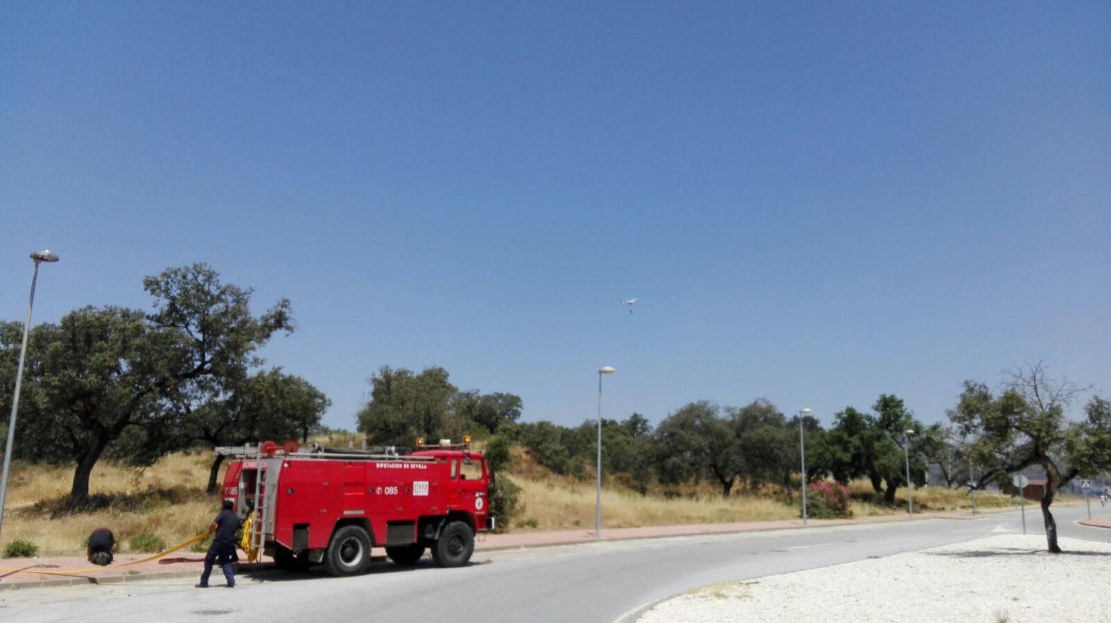 Un incendio de pastos obliga a desalojar la piscina del Ronquillo