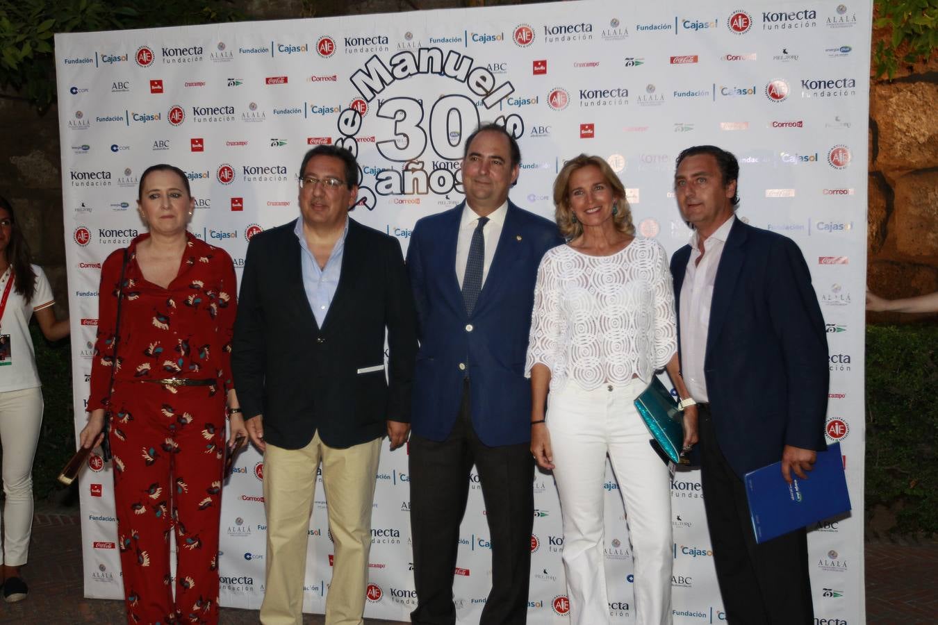 La recaudación del evento, al que asistieron numerosos rostros conocidos, fue a beneficio de la bolsa de caridad de la Hermandad del Gran Poder