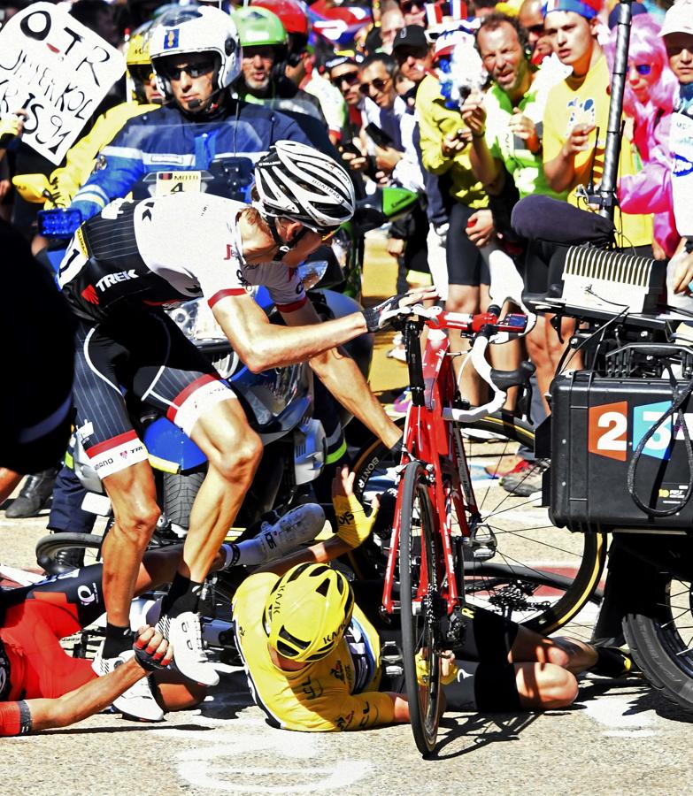 La grave caída de Froome, en imágenes