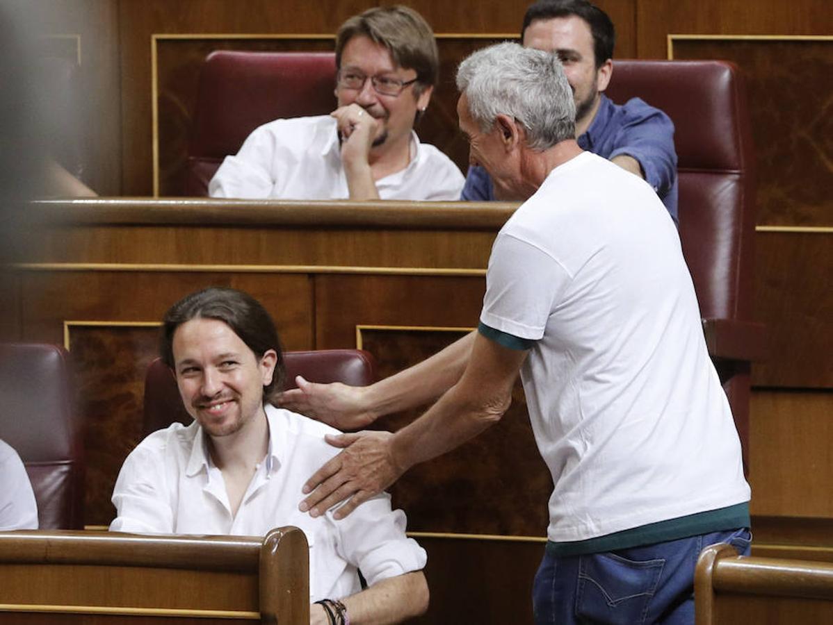 Diego Cañamero saluda al líder de Podemos, Pablo Iglesias