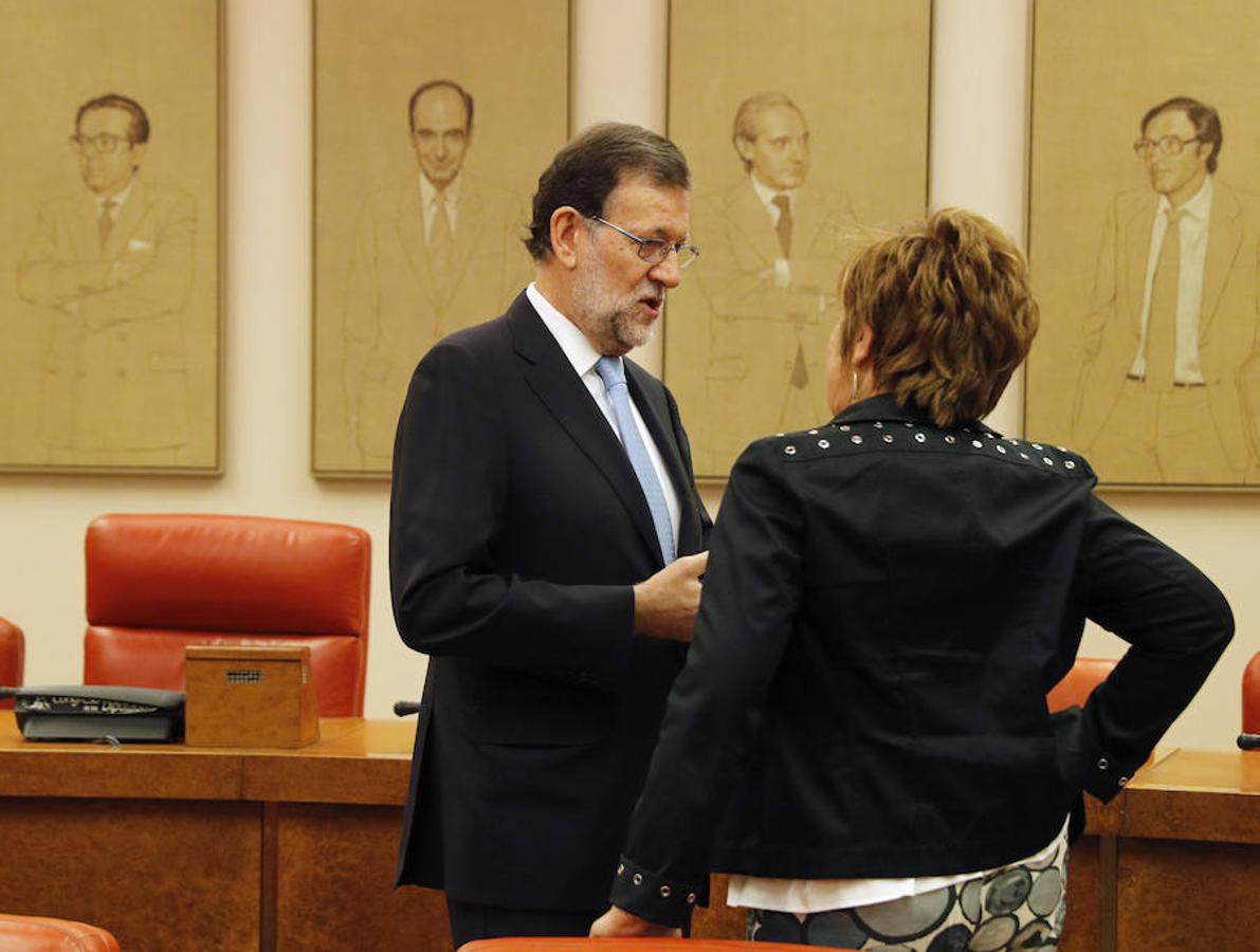 Rajoy mantiene una conversación con la ex vicepresidenta del Congreso, Celia Villalobos