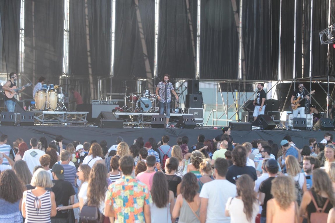 Primer día del festival No Sin Música en Cádiz, en imágenes