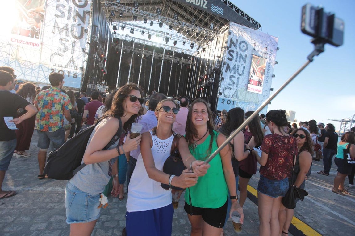 Primer día del festival No Sin Música en Cádiz, en imágenes